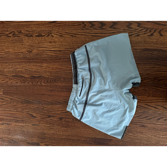 Men's Lululemon Athletic Shorts Size L Light Blue Gray - Picture 4 of 7